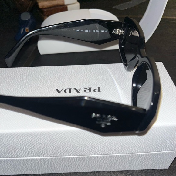 Prada sunglasses - Picture 7 of 12